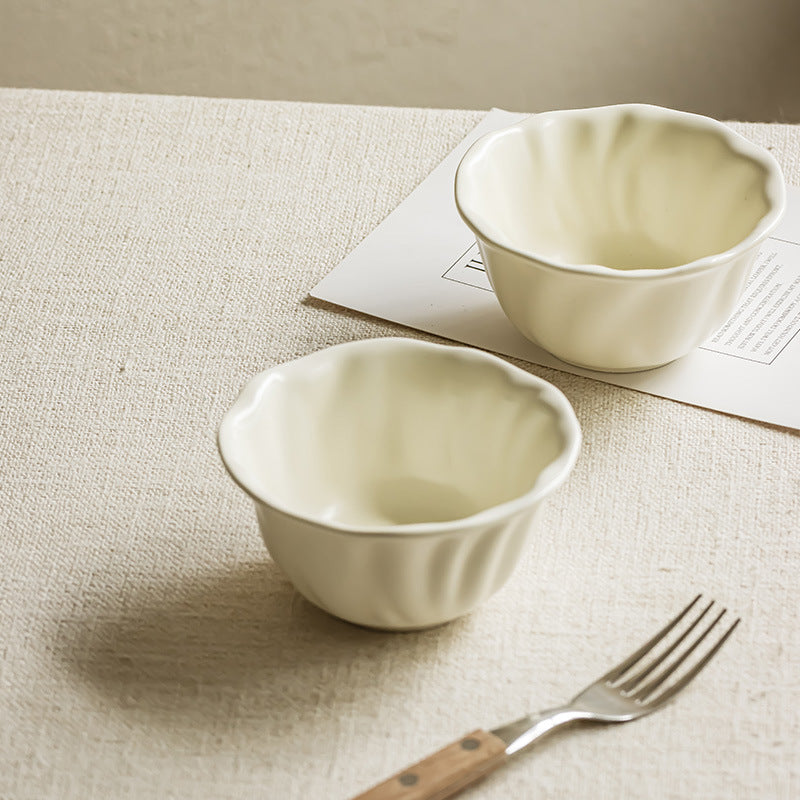 4 - Piece 4.6 - Inch Ceramic Bowl Set with Scalloped Edges: Elegant Tableware for Everyday and Special Occasions